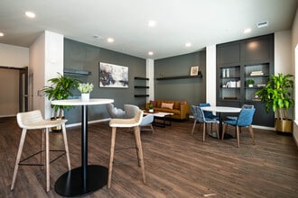 Sugar Creek Commons in Verona, WI - Foto de edificio - Lobby