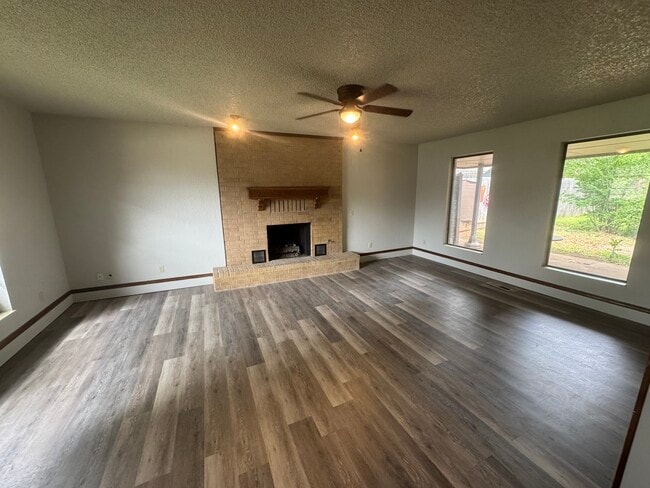 325 E Parkland Dr in Yukon, OK - Building Photo - Building Photo