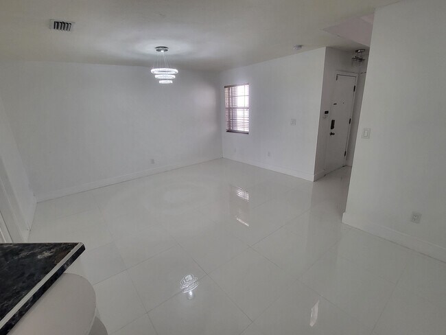 8139 SW 209th St in Cutler Bay, FL - Building Photo - Building Photo