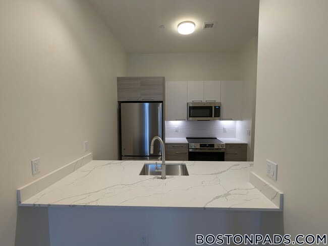 1079 Commonwealth Ave