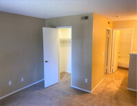 Sierra Ridge Apartments in Visalia, CA - Building Photo - Building Photo