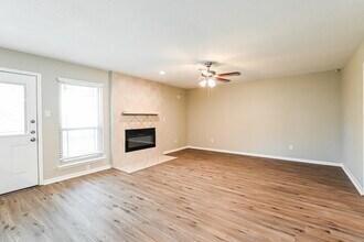 2511 Owens Cross Dr in Houston, TX - Building Photo - Building Photo