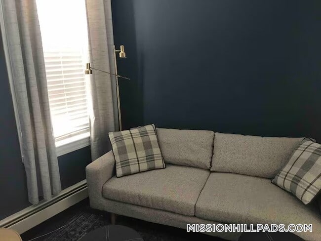 2 Gore St, Unit 2 in Boston, MA - Building Photo - Building Photo