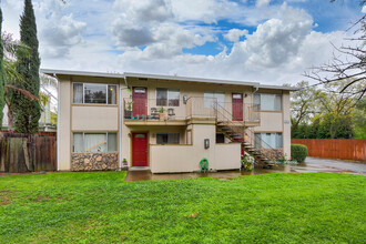 5712 Kenneth Ave in Carmichael, CA - Foto de edificio - Building Photo