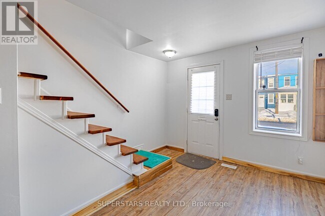 165 1/2 Olive Ave in Oshawa, ON - Building Photo - Building Photo