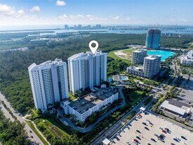 14951 Royal Oaks Ln in North Miami, FL - Building Photo