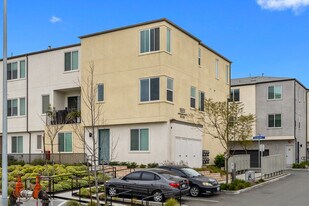 Agualuna in San Diego, CA - Building Photo