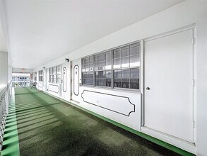 5208 NE 24th Terrace in Fort Lauderdale, FL - Foto de edificio - Building Photo