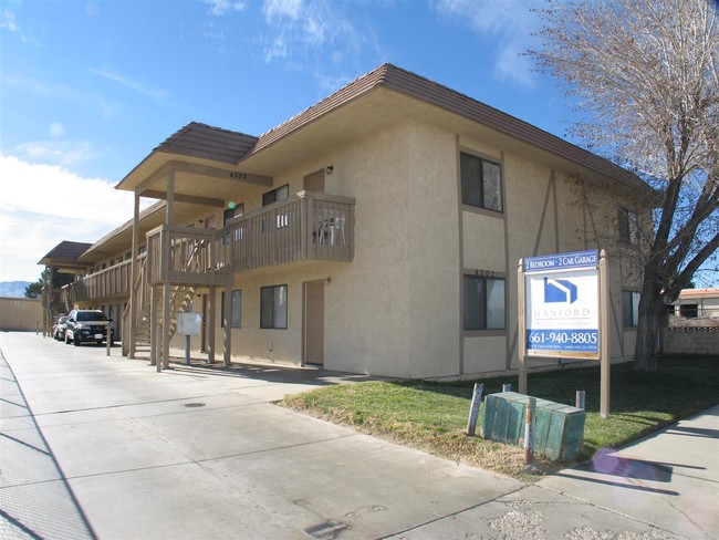 4302 W Avenue L in Lancaster, CA - Building Photo - Primary Photo