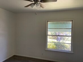 10016 Pinewood Ave, Unit Pinewood ave in Tujunga, CA - Building Photo - Building Photo