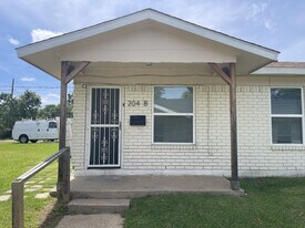 204 Hosack St in Arlington, TX - Building Photo