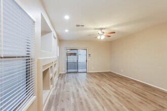 5260 N 42nd Ln in Phoenix, AZ - Building Photo - Building Photo