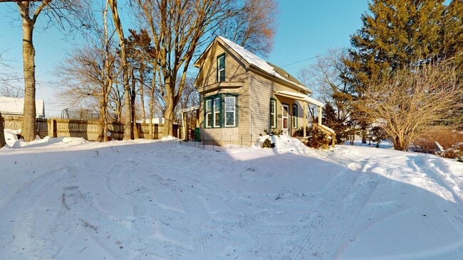 property at 924 Duff Ave