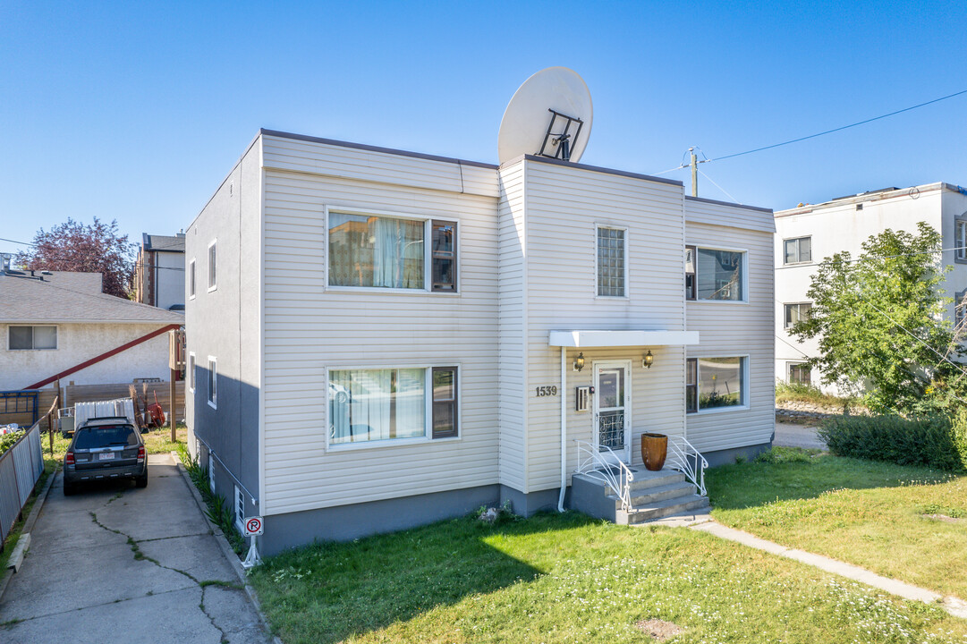 1539 34 Av SW in Calgary, AB - Building Photo