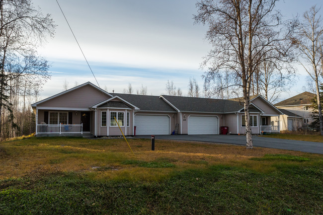 645 W Roy Rd in Wasilla, AK - Foto de edificio - Building Photo