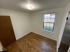 4229 Village Ct in Marianna, FL - Building Photo - Building Photo