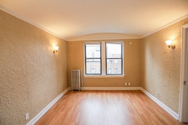 1061 W Rosemont Ave in Chicago, IL - Building Photo - Building Photo