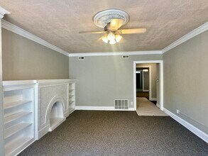 6327 N Oakley Ave in Chicago, IL - Building Photo - Building Photo