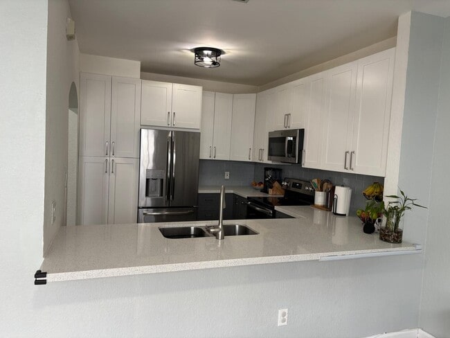 15541 SW 40th St in Miramar, FL - Building Photo - Building Photo