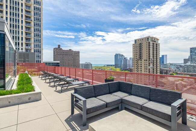 Coeval in Chicago, IL - Foto de edificio - Building Photo