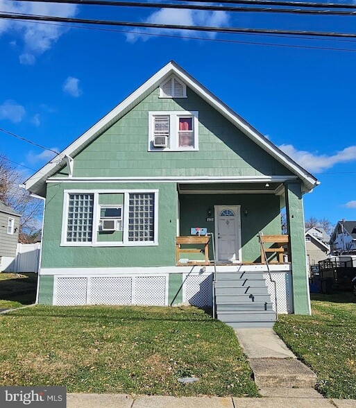 property at 2912 Hillcrest Ave