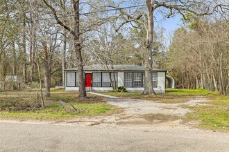 16643 Lake Cir in Conroe, TX - Building Photo - Building Photo