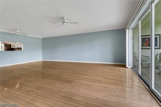 4556 Andover Way in Naples, FL - Foto de edificio - Building Photo