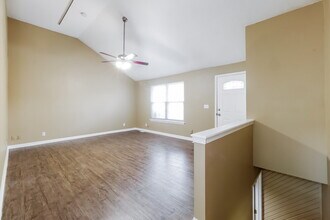 902 Ridge Dr in Belton, MO - Foto de edificio - Building Photo