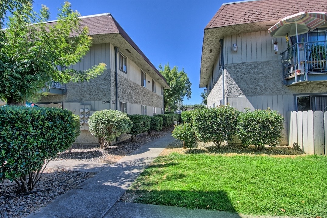 Anderson Meadows & Valley View Apartments Photo