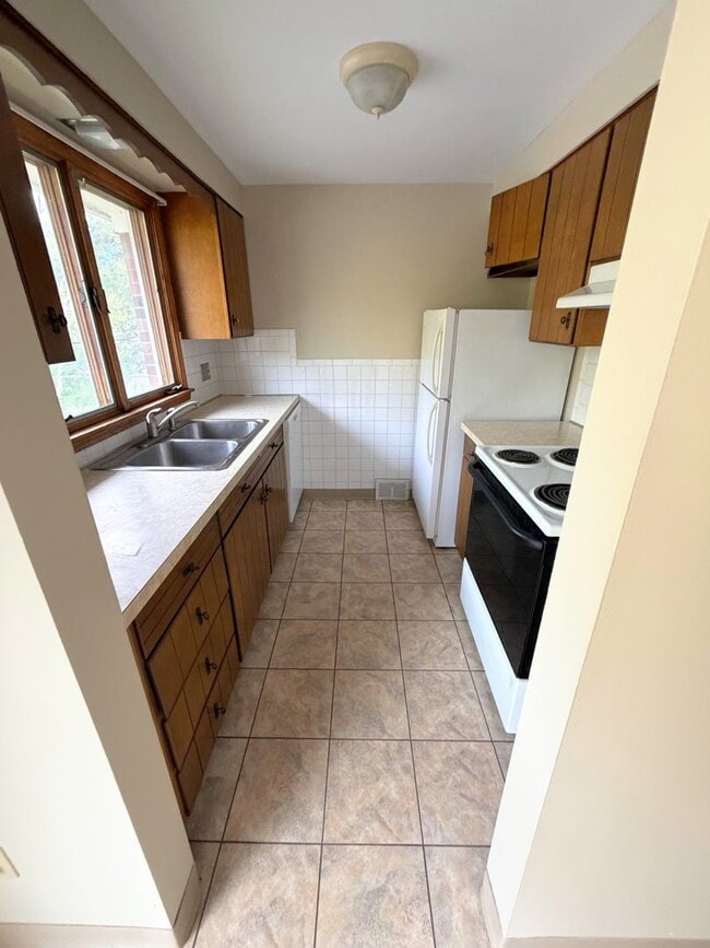 45 Oakridge Dr in West Seneca, NY - Building Photo - Building Photo