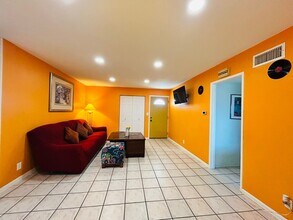 8871 Belmont St in Cypress, CA - Foto de edificio - Building Photo