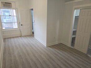 359 Main St in Easthampton, MA - Foto de edificio - Building Photo