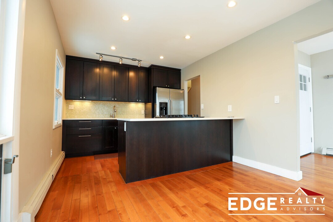 119 Whites Ave in Watertown, MA - Building Photo