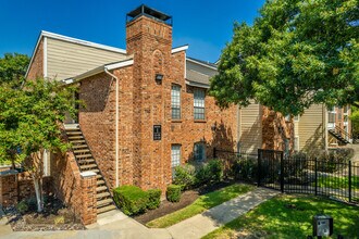 Bristol Apartment Living in Dallas, TX - Building Photo - Building Photo