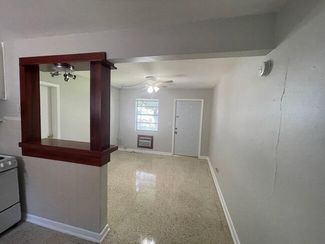 711 Gotham Ct-Unit -B in West Palm Beach, FL - Building Photo - Building Photo