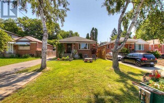 73 Cynthia Rd in Toronto, ON - Building Photo