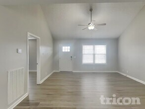 122 Jesse Brown Dr in Goodlettsville, TN - Foto de edificio - Building Photo