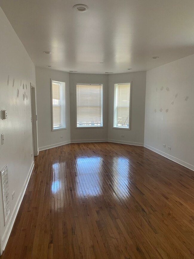 6402 S Eberhart Ave in Chicago, IL - Foto de edificio - Building Photo