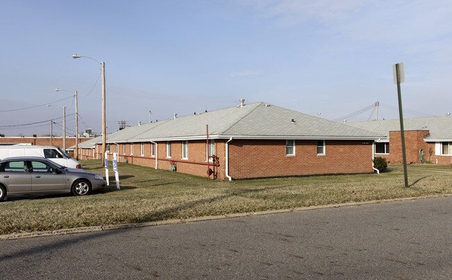 North Isle Apartments in Northfield, OH - Building Photo - Building Photo