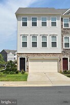 42216 Dean Chapel Square in Chantilly, VA - Building Photo