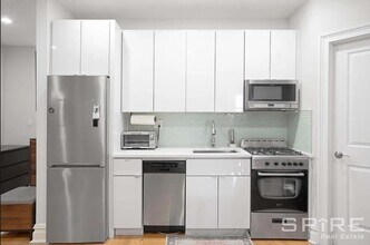 105 Bennett Ave in New York, NY - Building Photo - Building Photo