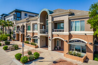 Regatta Pointe Condominiums in Tempe, AZ - Foto de edificio - Building Photo