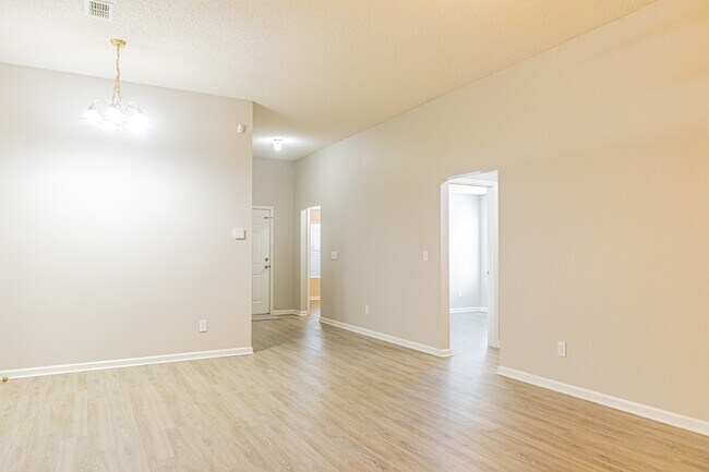 8716 Springtree Road in Jacksonville, FL - Building Photo - Building Photo