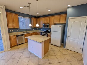 9053 Stone Cabin Ct in Las Vegas, NV - Building Photo - Building Photo