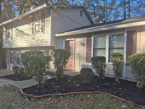 4446 Blackbirch Ln in Decatur, GA - Building Photo - Building Photo