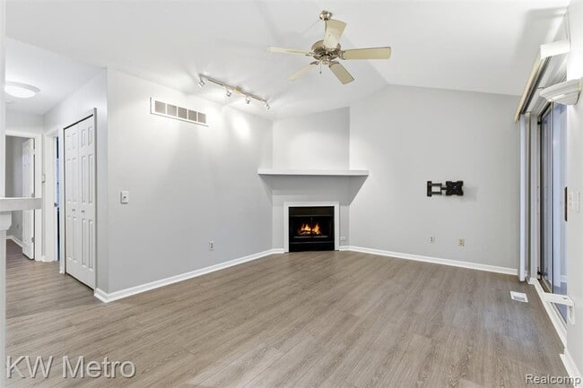 1563 N Bywood Ave in Clawson, MI - Building Photo - Building Photo