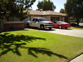 324 Real Rd, Unit 324 South REAL ROAD in Bakersfield, CA - Building Photo
