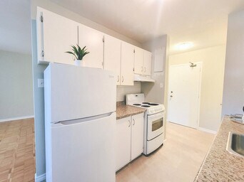 Sharon Garden Suites in Guelph, ON - Building Photo