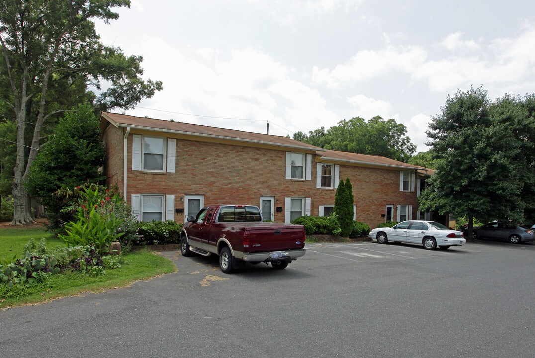 Skyland Terrace Apartments in Charlotte, NC - Building Photo