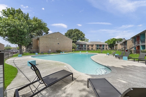 Sonoma Apartments in Houston, TX - Building Photo